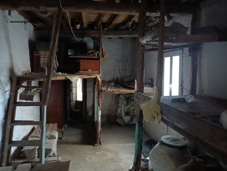 Traditional house in Vourliotes